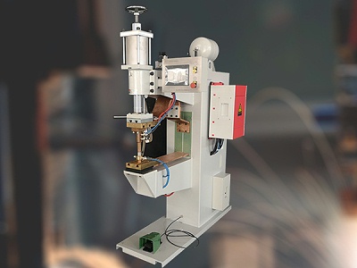 小型螺母點(diǎn)焊機(jī)的使用操作規(guī)范。