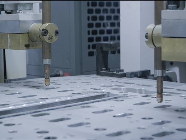 電池板多點(diǎn)焊工作站